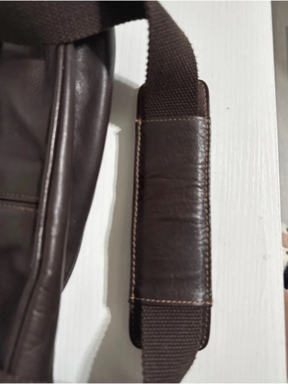 👜 Kenneth Cole Reaction Leather Messenger Bag – Dark Brown